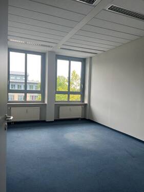 Bürofläche 2. OG - Freundliche Büroflügel mit eigenen Gestaltungsmöglichkeiten - All-in-Miete