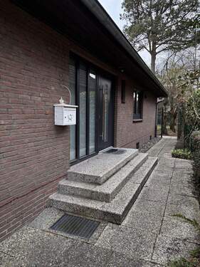 Hauseingang - Einfamilienhaus mit 180,00 m² in Rellingen zur Miete