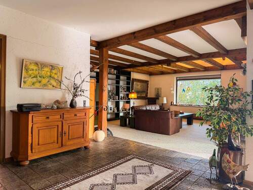 Wohnzimmer - Sofort bezugsfreie Landhausville mit großem Pool, Wellnessbereich und Doppelgarage in Schäftlarn