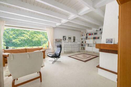 großzügiges Wohnzimmer - Einfamilienhaus mit Panoramafenstern und Südterrasse