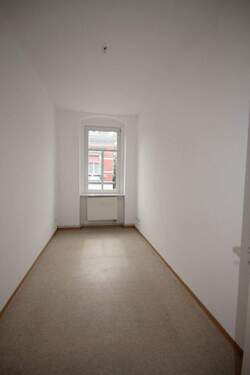 Kind - 3 Zimmer Etagenwohnung in Döbeln