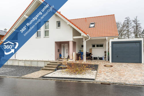 360°-Rundgang Außenansicht - Deggendorf: Neuwertiges Einfamilienhaus 63 m² Wohn-Ess-Kochbereich, 5 Schlafräume, KFW 55 Haus