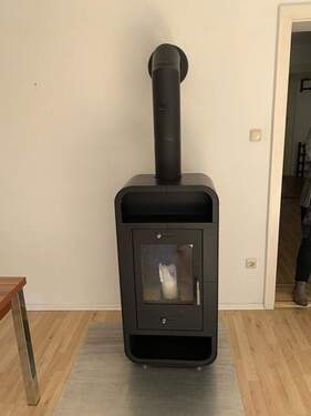 Ofen im Wohnzimmer - Etagenwohnung mit 80,00 m&sup2; in Wilhermsdorf zur Miete