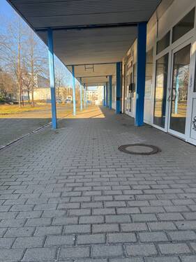 Eingangsbereich zu Gewerbe III, IV, V - 