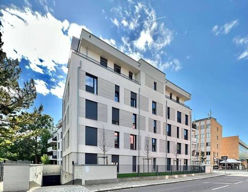 Tiefgarageneinfahrt - 3 Zimmer Etagenwohnung in Dresden