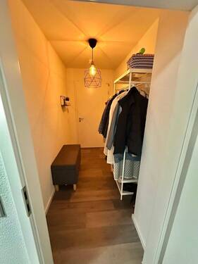 Eingangsbereich mit Gaderobe - Etagenwohnung in Dresden zum Kaufen