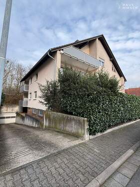 Außenansicht u. Zufahrt zur TG - RODGAU-JÜGESHEIM: komplett sanierte 3-Zimmer-Wohnung mit Balkon