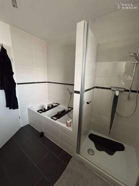 ...mit Wanne und Dusche - 