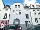 Hausansicht Vorderseite - 6 Zimmer Mehrfamilienhaus, Wohnhaus zum Kaufen in Düsseldorf