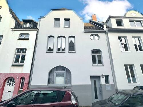 Hausansicht Vorderseite - 6 Zimmer Mehrfamilienhaus, Wohnhaus zum Kaufen in Düsseldorf