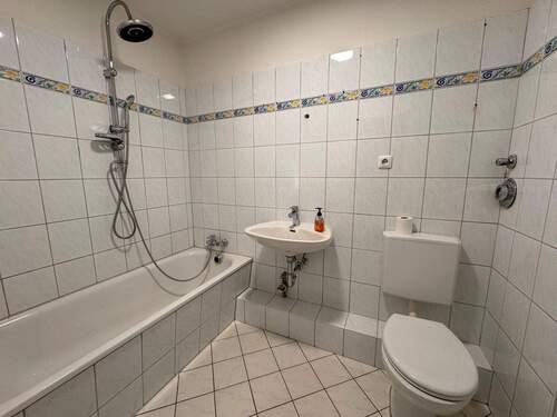 Badezimmer - Etagenwohnung mit 89,00 m² in Wedel zur Miete