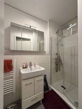 Gäste-WC mit Dusche - 