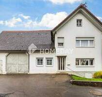 Fortlaufend modernisiertes, ehemaliges Bauernhaus mit Scheune, Garten und Ausbaupotenzial - Schömberg/Schörzingen