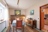 Esszimmer mit angrenzender Küche - 