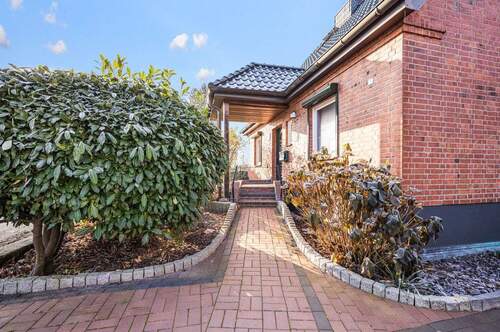 Weg Hauseingang - 3 Zimmer Einfamilienhaus in Kröppelshagen-Fahrendorf