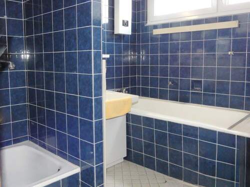 Tageslichtbad . Wanne u. Dusche - 