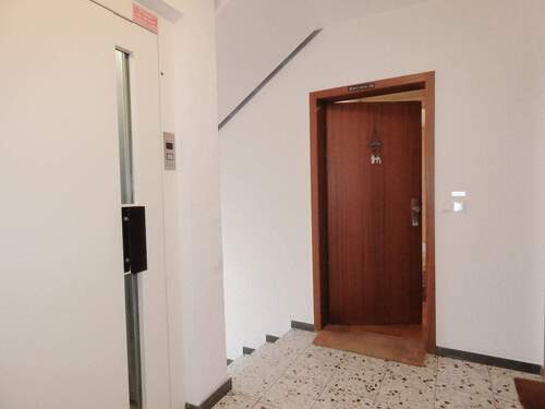 Wohnungseingang - Aufzug - 