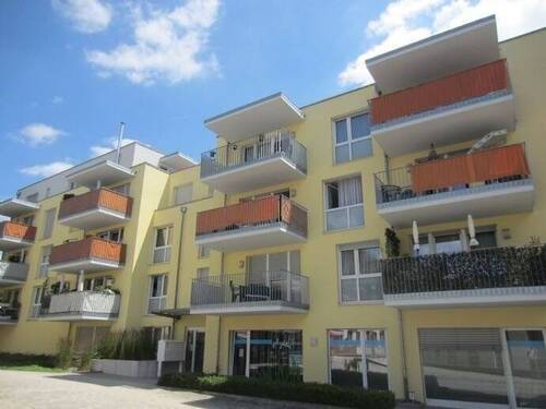 Eingangsbereich mit Blick auf Wohnungen - 2 Zimmer Etagenwohnung zum Kaufen in Filderstadt