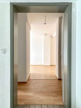 Wohnungseingang - 2 Zimmer Etagenwohnung zum Kaufen in Nürnberg