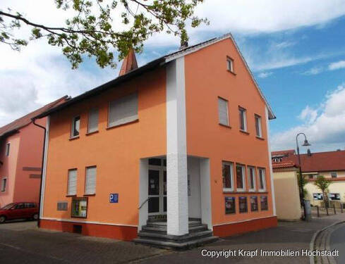 Bild 1 - Saniertes Wohn- und Geschäftshaus in Adelsdorf Mitte