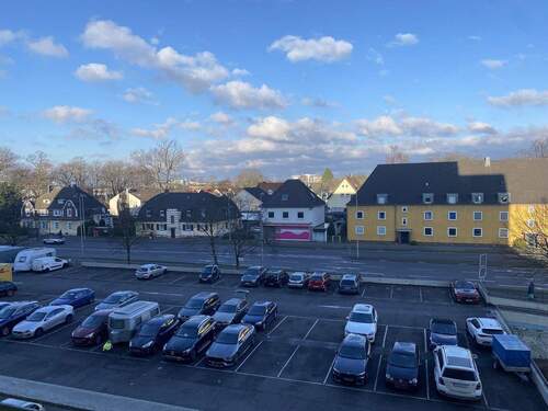 eigener Außen-Parkplatz - 