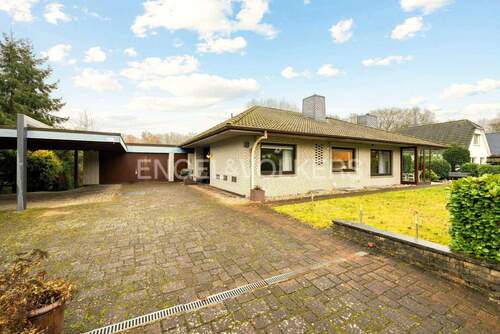 Frontansicht - 7 Zimmer Einfamilienhaus in Ahrensburg