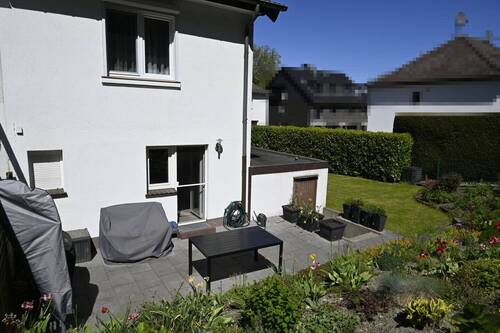 Haus mit Garten - 