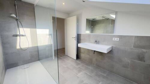 Bild 1 - Elegantes Wohnen auf neuem Niveau - 3 Zimmer, stilvoll saniert mit neuer EBK- Erstbezug!