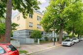 Gebäudeansicht - Eigennutz möglich! 3-R-ETW mit gemütlicher Terrasse, Gäste-WC und TG-Stellplatz. Striesen-Süd!
