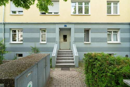 Hauseingang - 3 Zimmer Etagenwohnung zum Kaufen in Dresden