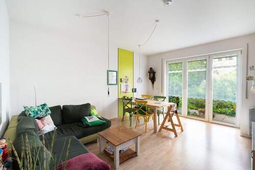 Wohnzimmer - Etagenwohnung mit 71,20 m² in Dresden zum Kaufen