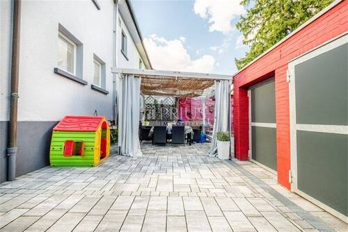 Rückseite blick zur Terrasse - 6 Zimmer Doppelhaushälfte in Offenbach am Main
