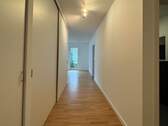 Flur mit hochwertigem Einbauschrank - Wohnen im Musikerviertel - helle 2-Zimmer-Wohnung mit Westbalkon