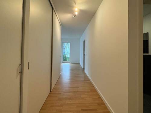 Flur mit hochwertigem Einbauschrank - Wohnen im Musikerviertel - helle 2-Zimmer-Wohnung mit Westbalkon