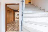 Treppe ins Obergeschoss - 