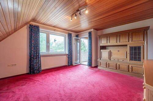 Großes Schlafzimmer mit Zugang zur Loggia - 