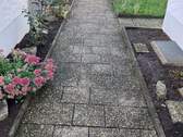 Weg zur Haustür - Renovierte 3-Zi.-DGW mit Gartenanteil - 91056 Erlangen-Hüttendorf