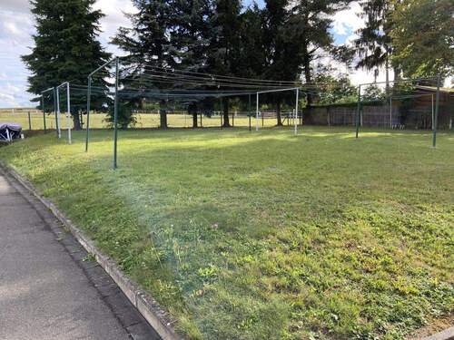 Grünfläche hinter dem Haus - 