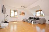 Wohnbereich mit Parkett - 2 Zimmer Etagenwohnung in Neumarkt in der Oberpfalz