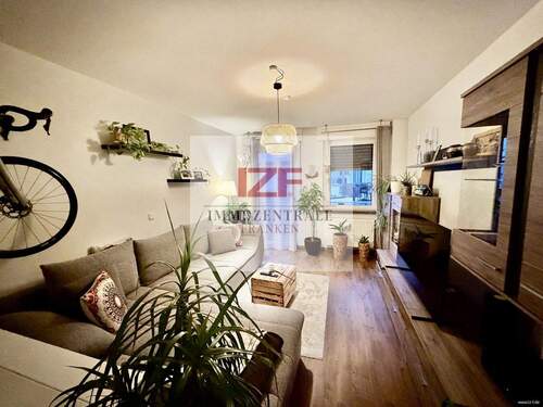 Wohnzimmer #2 - 3 Zimmer Etagenwohnung zum Kaufen in Nürnberg