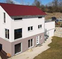 Ortsrand: Neubaukomfort A+ Baujahr 2023 exklusives Wohnen mit Einliegerwohnung - Hayingen