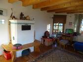 EG Wohnzimmer mit Kachelofen - 8 Zimmer Mehrfamilienhaus, Wohnhaus zum Kaufen in Grabenstätt