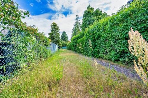Zuweg nach hinten - Grundstück zum Kaufen in Berlin