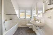 Vollbad im Obergeschoss - 
