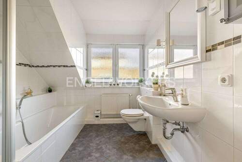 Vollbad im Obergeschoss - 