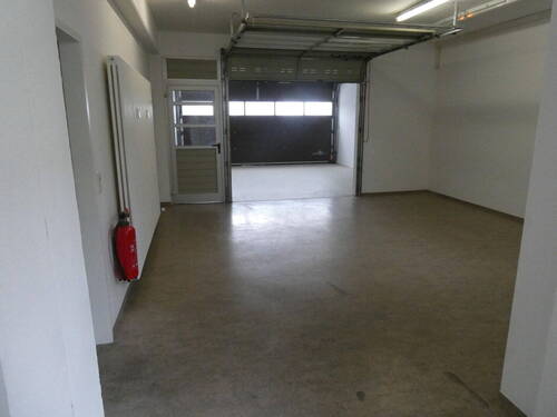 Ausgang 1 mit Rolltoren EG - 