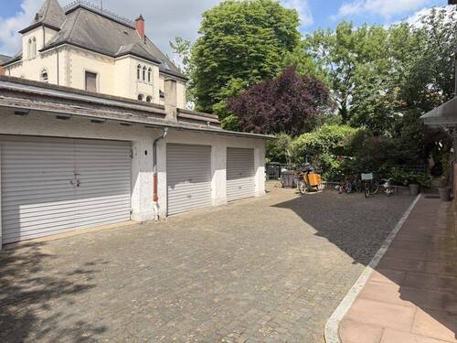Hof-Garagen - Mehrfamilienhaus, Wohnhaus mit 460,00 m&sup2; in Osthofen zum Kaufen