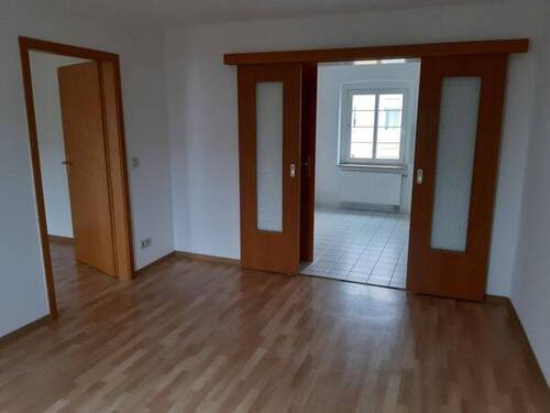 Blick aus dem Wohnzimmer - Gemütliche 2-Raum-Wohnung - 270,00&nbsp;EUR Kaltmiete, ca.&nbsp; 34,60&nbsp;m&sup2;&nbsp;Wohnfl&auml;che