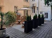 Innenhof im Sommer - 1 Zimmer Mehrfamilienhaus, Wohnhaus zum Kaufen in Karlsruhe