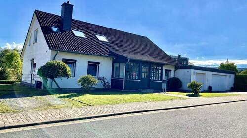 Seitliche Hausansicht - Mehrfamilienhaus, Wohnhaus mit 190,80 m² in Lamspringe OT Harbarnsen zum Kaufen